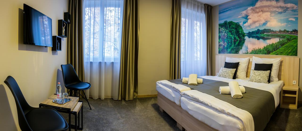 Erzsebet Szallo Csongrád Buitenkant foto